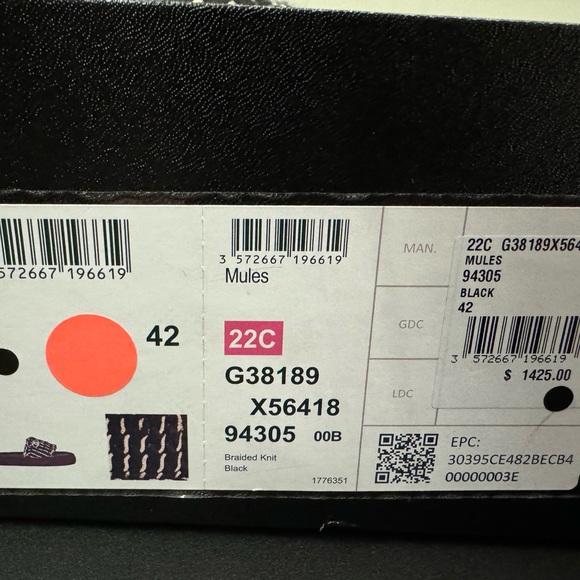 New CHANEL Braided Knit Black Mules. Size 42 with gold CC adornments. 22C - Picture 3 of 6